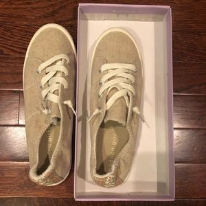 Madden Girl, Baailey Tan, Size 7, New in Box!